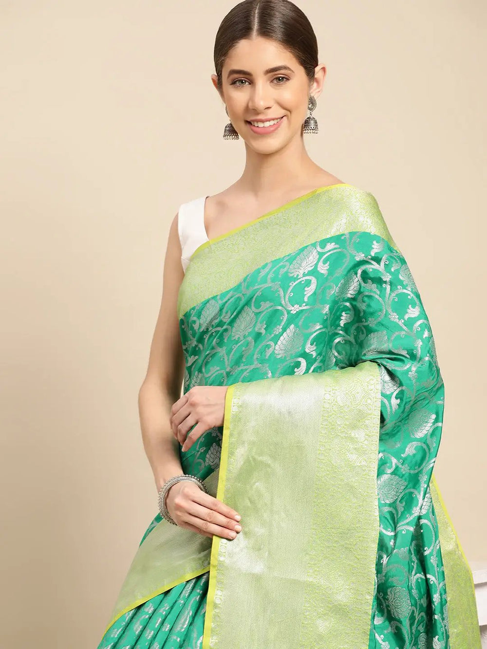 Dual Tone Green Banarasi Silk Saree with Gold Zari Weaving & Contrast Pallu