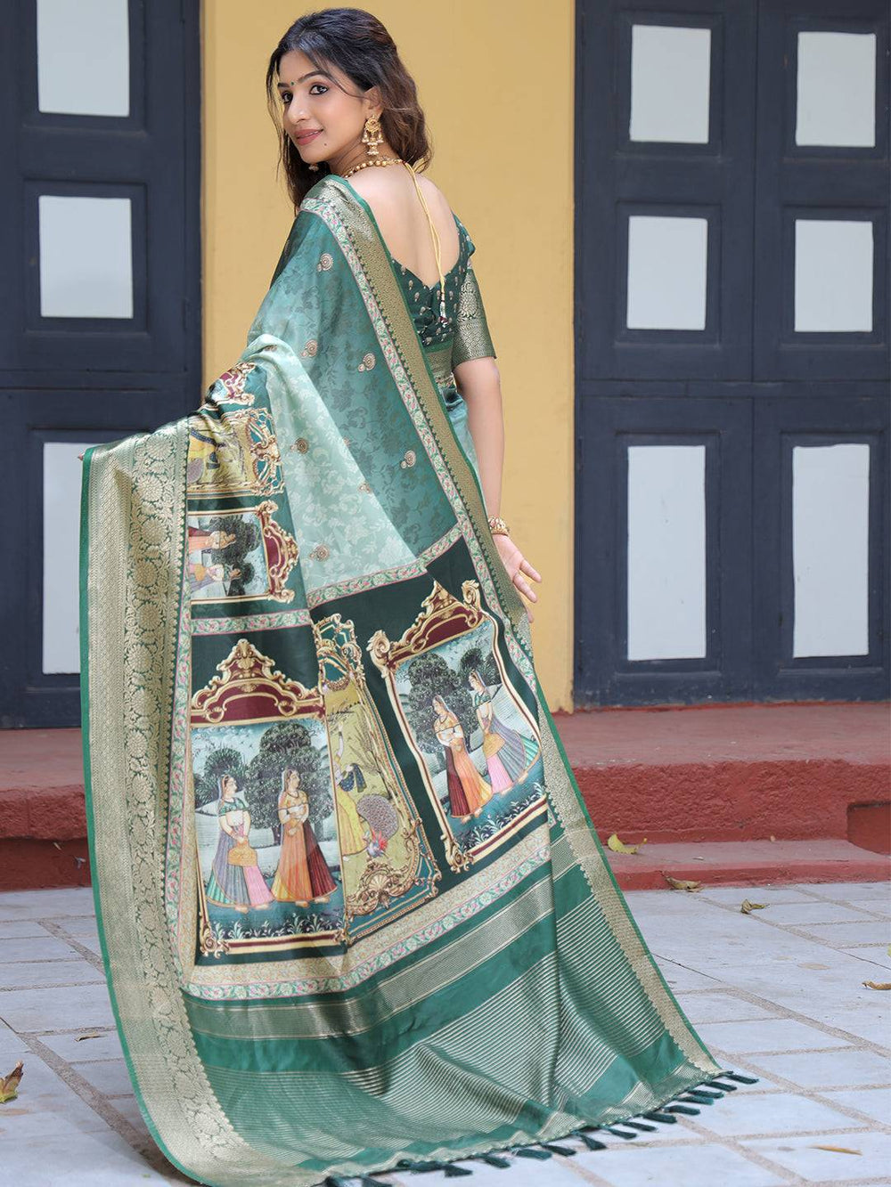 Emerald Green Kanjivaram Silk Saree with Royal Mughal Art Pallu