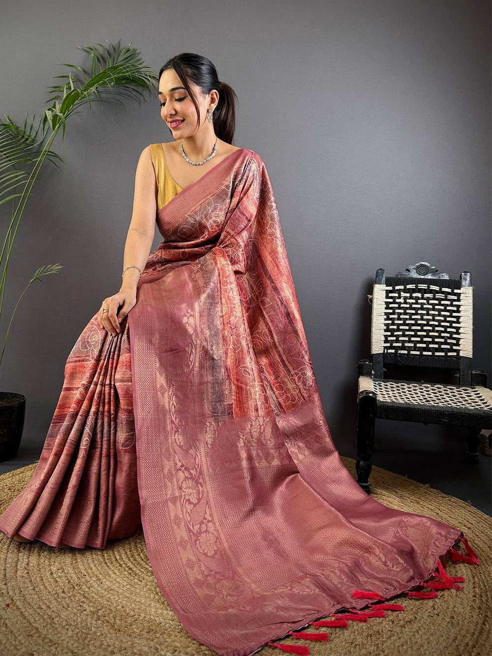 Rose Pink Banarasi Silk Saree with Intricate Zari Weaving & Rich Pallu