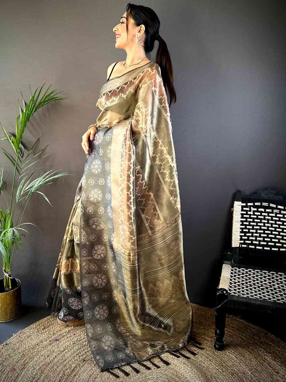 Black & Gold Soft Silk Saree with Traditional Motif Print & Rich Zari Pallu