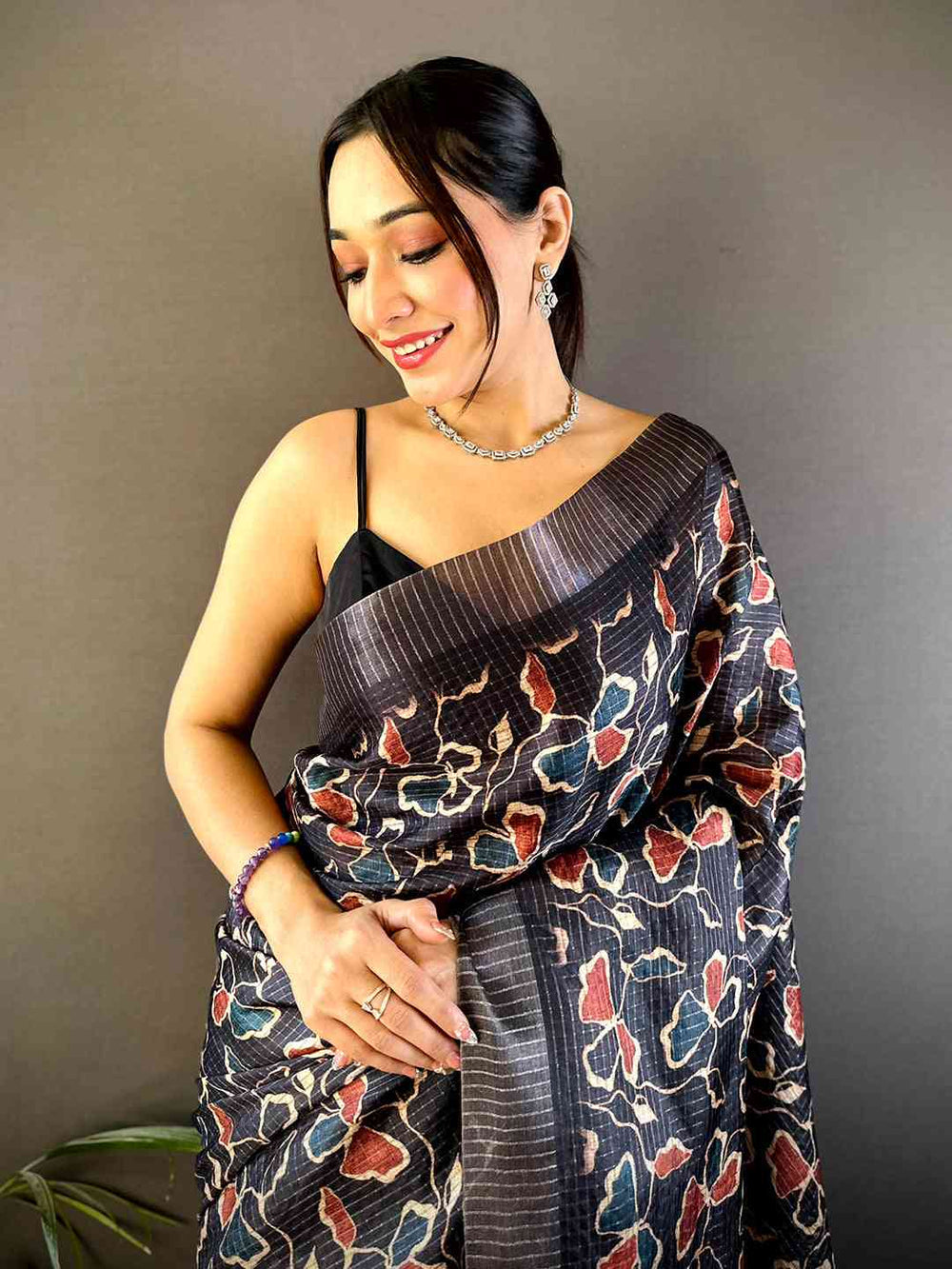 Black Multicolor Printed Soft Silk Saree with Floral Design & Contrast Woven Pallu