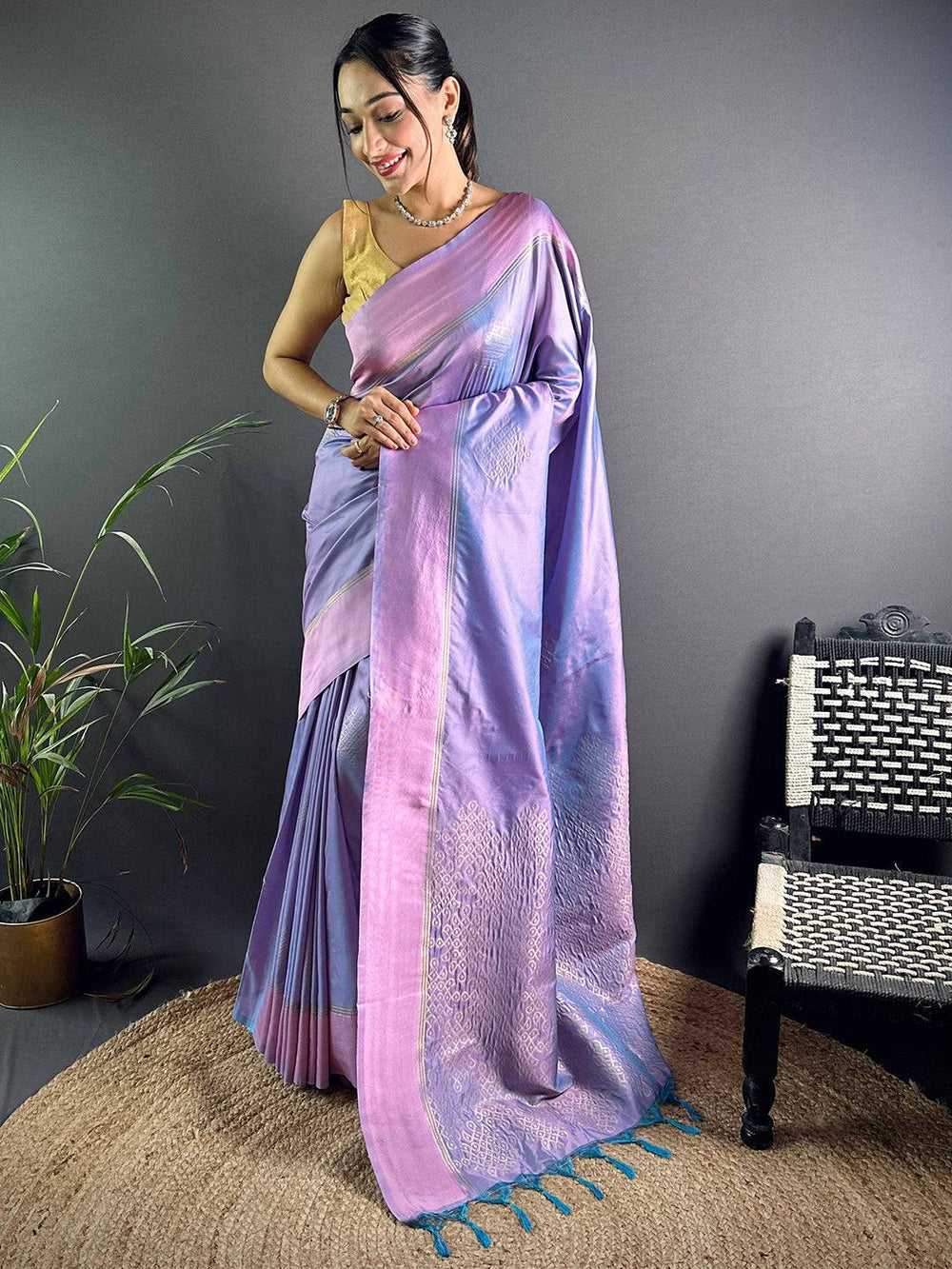 Lavender Soft Silk Saree with Woven Zari Design & Contrast Border