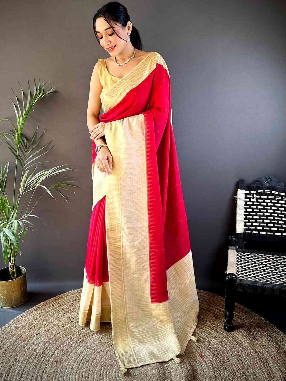 Cream & Red Banarasi Silk Saree with Contrast Border and Elegant Zari Weaving