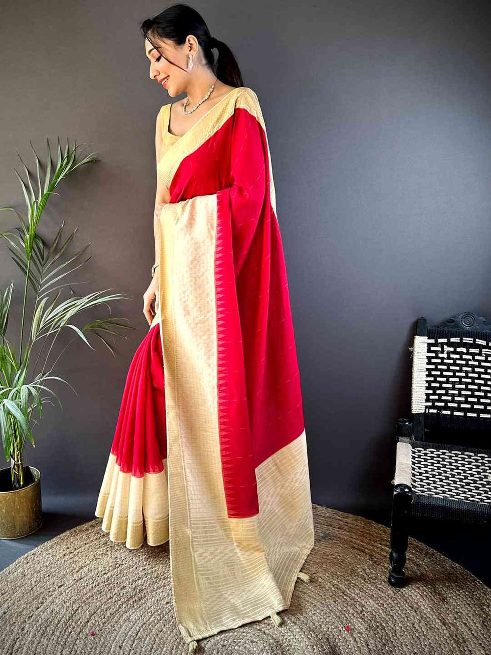 Cream & Red Banarasi Silk Saree with Contrast Border and Elegant Zari Weaving